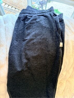 VIORI Performance Joggers. Sz XL